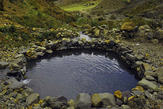 چشمه های آب گرم و خواص درمانی فراوان؛ چند چشمه گرم در ایران وجود دارد ؟