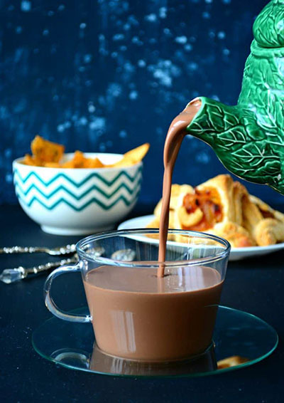 نوشیدنی‌های پاییزی: شکلات داغ موزی ، طعم دلنشین شکلات با شیرینی موز
