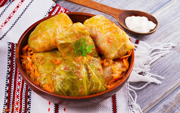 خوشمزه ترین های رومانی؛ از بالموش گرفته تا سوپ سیرابی!