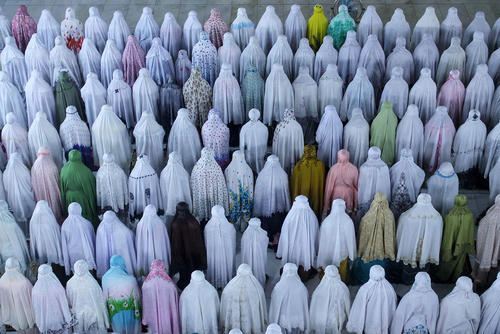 نماز تراویح مسلمانان اندونزی در نخستین شب آغاز ماه رمضان – آچه